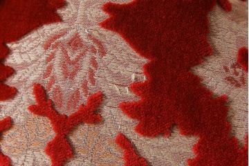 ヴィンテージ家具　イギリスビンテージ　クロウ&ボール　金華山張り　赤の座面が抜群の存在感を放つ一人掛けソファ(ラウンジソファ)