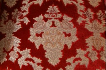ヴィンテージ家具　イギリスビンテージ　クロウ&ボール　金華山張り　赤の座面が抜群の存在感を放つ一人掛けソファ(ラウンジソファ)
