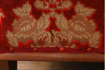 ヴィンテージ家具　イギリスビンテージ　クロウ&ボール　金華山張り　赤の座面が抜群の存在感を放つ一人掛けソファ(ラウンジソファ)