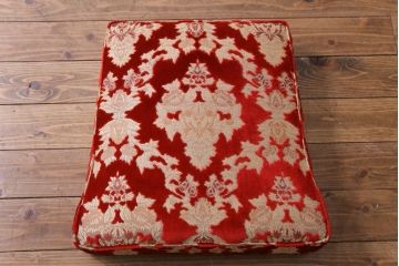 ヴィンテージ家具　イギリスビンテージ　クロウ&ボール　金華山張り　赤の座面が抜群の存在感を放つ一人掛けソファ(ラウンジソファ)