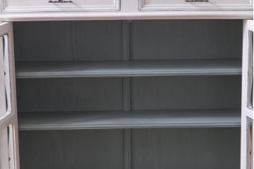 ペイント家具　爽やかな空間を演出するフランスアンティークのサイドキャビネット(収納棚)