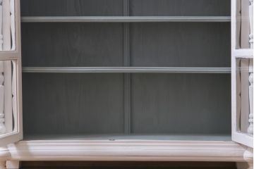 ペイント家具　爽やかな空間を演出するフランスアンティークのサイドキャビネット(収納棚)