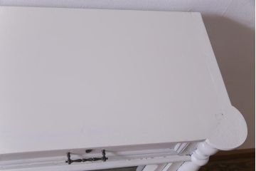 ペイント家具　爽やかな空間を演出するフランスアンティークのサイドキャビネット(収納棚)
