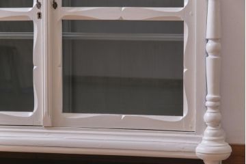 ペイント家具　爽やかな空間を演出するフランスアンティークのサイドキャビネット(収納棚)