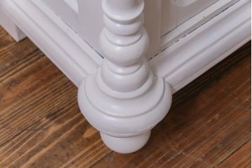 ペイント家具　爽やかな空間を演出するフランスアンティークのサイドキャビネット(収納棚)