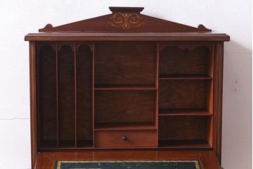 アンティーク家具　イギリスアンティーク　マホガニー材　象嵌細工が魅力のスモールビューロー(サイドデスク)