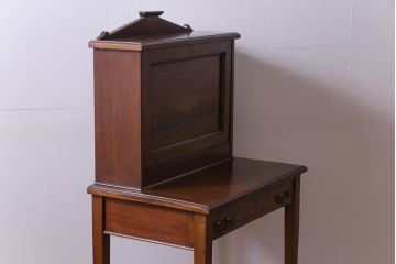 アンティーク家具　イギリスアンティーク　マホガニー材　象嵌細工が魅力のスモールビューロー(サイドデスク)