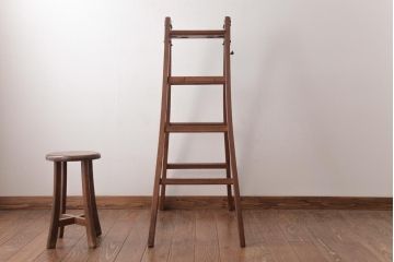 アンティーク雑貨　和製アンティーク　カシ材　味わいのある風合いが魅力のステップラダー(脚立)