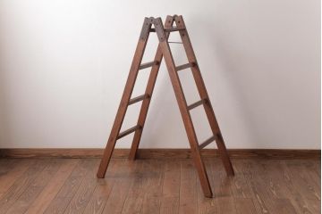 アンティーク雑貨　和製アンティーク　カシ材　味わいのある風合いが魅力のステップラダー(脚立)