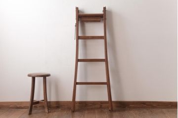 アンティーク雑貨　和製アンティーク　カシ材　味わいのある風合いが魅力のステップラダー(脚立)