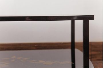 アンティーク雑貨　中古　伝統工芸　輪島塗　草花図柄　2段　風情溢れる金蒔絵が美しい花台(冠卓、飾り台、文台)