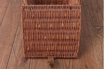 アンティーク雑貨　イギリスアンティーク　柔らかな色味があたたかみ感じるバスケット(小物入れ、カゴ)
