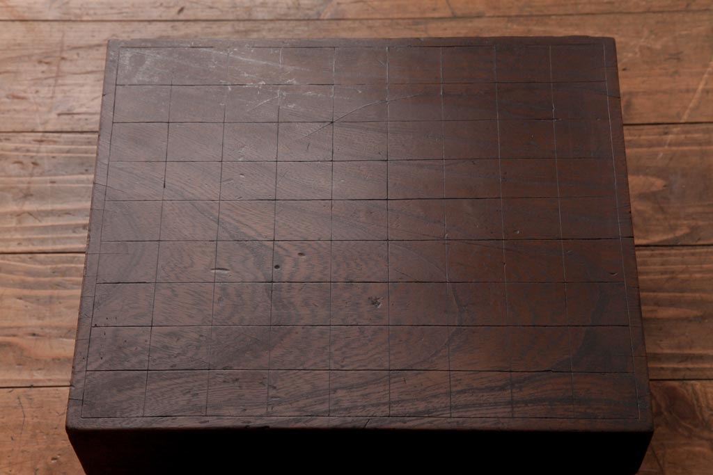 アンティーク雑貨　和製アンティーク　明治期　年月を重ねた風合いが味わい深い将棋盤(飾り台、花台)