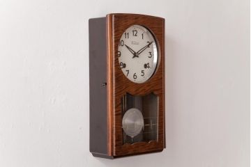 アンティーク雑貨　昭和レトロ　WAKUI製　手巻き式　ガラスのカットが上品な掛け時計(柱時計、振り子時計)