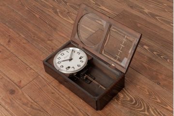 アンティーク雑貨　昭和レトロ　WAKUI製　手巻き式　ガラスのカットが上品な掛け時計(柱時計、振り子時計)