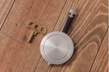 アンティーク雑貨　昭和レトロ　WAKUI製　手巻き式　ガラスのカットが上品な掛け時計(柱時計、振り子時計)