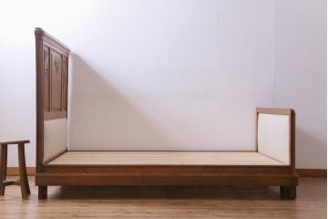アンティーク家具　イギリスアンティーク　オーク材　優雅なレリーフと木のぬくもり感じるベッドフレーム