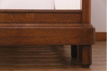 アンティーク家具　イギリスアンティーク　オーク材　優雅なレリーフと木のぬくもり感じるベッドフレーム