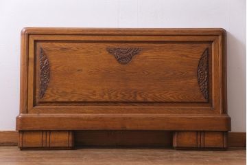 アンティーク家具　イギリスアンティーク　オーク材　優雅なレリーフと木のぬくもり感じるベッドフレーム