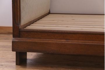 アンティーク家具　イギリスアンティーク　オーク材　優雅なレリーフと木のぬくもり感じるベッドフレーム