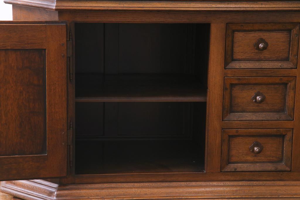 ビンテージ　オランダ　輸入家具　高級品　オーク材の温かみと風格ある佇まいが魅力の食器棚(カップボード、収納棚、飾り棚)