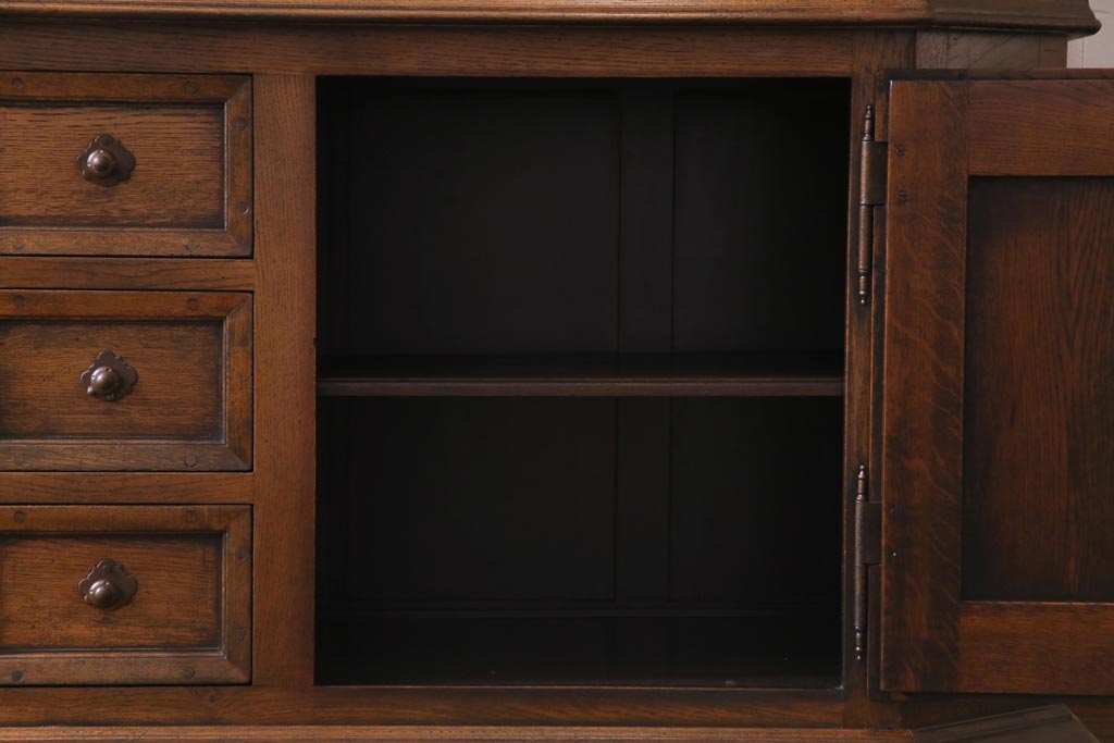 ビンテージ　オランダ　輸入家具　高級品　オーク材の温かみと風格ある佇まいが魅力の食器棚(カップボード、収納棚、飾り棚)