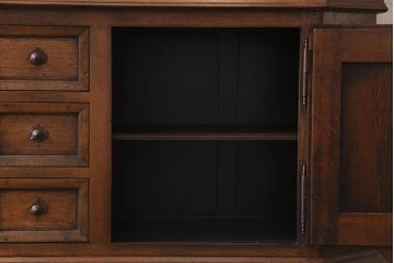 ビンテージ　オランダ　輸入家具　高級品　オーク材の温かみと風格ある佇まいが魅力の食器棚(カップボード、収納棚、飾り棚)