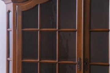 ビンテージ　オランダ　輸入家具　高級品　オーク材の温かみと風格ある佇まいが魅力の食器棚(カップボード、収納棚、飾り棚)