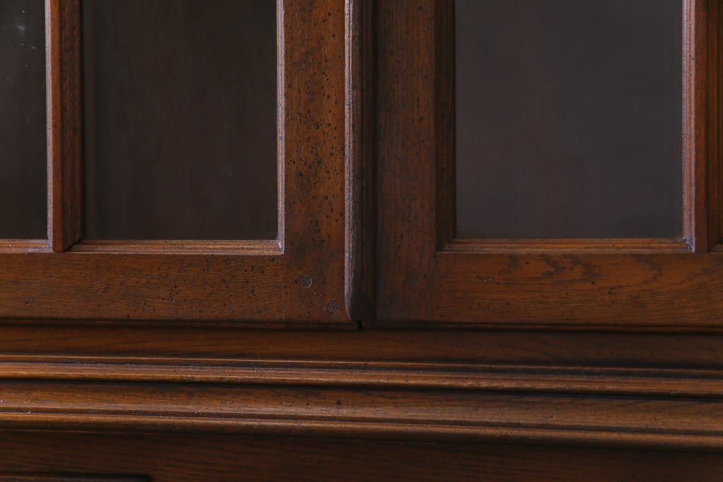 ビンテージ　オランダ　輸入家具　高級品　オーク材の温かみと風格ある佇まいが魅力の食器棚(カップボード、収納棚、飾り棚)