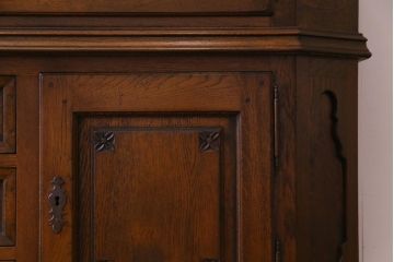 ビンテージ　オランダ　輸入家具　高級品　オーク材の温かみと風格ある佇まいが魅力の食器棚(カップボード、収納棚、飾り棚)