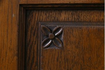 ビンテージ　オランダ　輸入家具　高級品　オーク材の温かみと風格ある佇まいが魅力の食器棚(カップボード、収納棚、飾り棚)