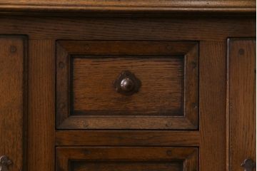 ビンテージ　オランダ　輸入家具　高級品　オーク材の温かみと風格ある佇まいが魅力の食器棚(カップボード、収納棚、飾り棚)