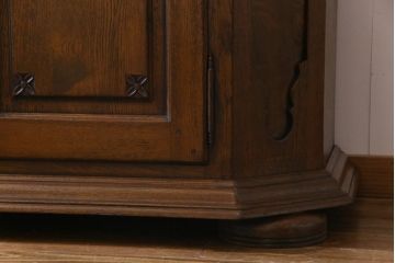 ビンテージ　オランダ　輸入家具　高級品　オーク材の温かみと風格ある佇まいが魅力の食器棚(カップボード、収納棚、飾り棚)