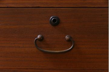 レトロ家具　昭和レトロ　桐材　丸窓がおしゃれな当店オリジナルガラス入りのリメイク箪笥ローボード(戸棚)