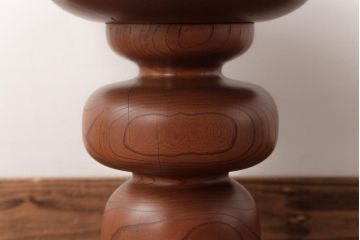 アンティーク雑貨　和製アンティーク　大正昭和期　総ケヤキ材　なめらかな質感が上品な印象与える飾り台(花台)