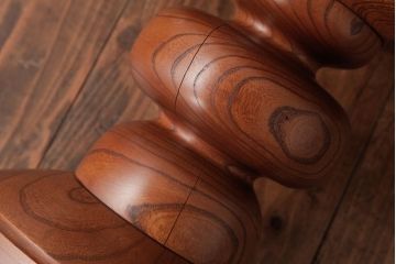 アンティーク雑貨　和製アンティーク　大正昭和期　総ケヤキ材　なめらかな質感が上品な印象与える飾り台(花台)