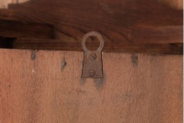 アンティーク雑貨　昭和初期　Mマーク　手巻き　ゼンマイ式　彫り装飾がクラシカルな雰囲気の振り子時計(柱時計、壁掛け時計)