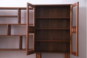 中古美品　ウッドユウライク製　ウォールナット無垢材　ストーリーズキャビネット(ダイニングボード、収納棚、壁面収納)(定価約140万円)