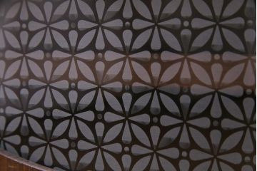 アンティーク家具　和製アンティーク　当店オリジナルガラス　丸窓がおしゃれな桐材製のリメイク箪笥ローボード(戸棚)