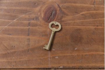 アンティーク家具　イギリスアンティーク　Christopher Pratt&Sons　BRADFORD　象嵌　繊細なデザインの飾り棚(戸棚)