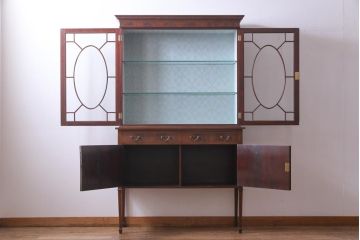 アンティーク家具　イギリスアンティーク　Christopher Pratt&Sons　BRADFORD　象嵌　繊細なデザインの飾り棚(戸棚)