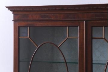 アンティーク家具　イギリスアンティーク　Christopher Pratt&Sons　BRADFORD　象嵌　繊細なデザインの飾り棚(戸棚)