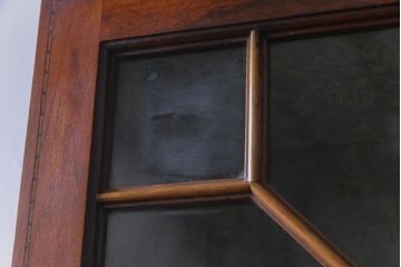 アンティーク家具　イギリスアンティーク　Christopher Pratt&Sons　BRADFORD　象嵌　繊細なデザインの飾り棚(戸棚)