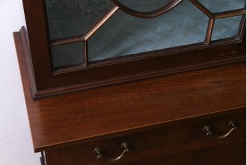 アンティーク家具　イギリスアンティーク　Christopher Pratt&Sons　BRADFORD　象嵌　繊細なデザインの飾り棚(戸棚)