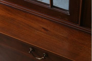 アンティーク家具　イギリスアンティーク　Christopher Pratt&Sons　BRADFORD　象嵌　繊細なデザインの飾り棚(戸棚)