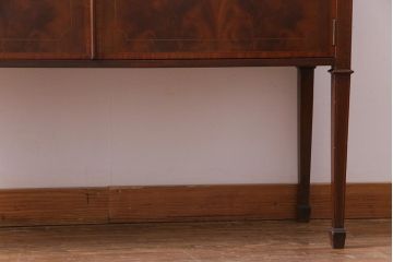 アンティーク家具　イギリスアンティーク　Christopher Pratt&Sons　BRADFORD　象嵌　繊細なデザインの飾り棚(戸棚)