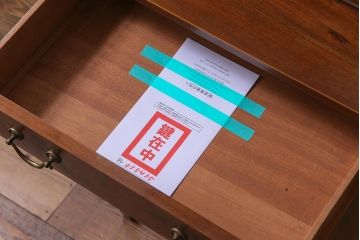 アンティーク家具　イギリスアンティーク　Christopher Pratt&Sons　BRADFORD　象嵌　繊細なデザインの飾り棚(戸棚)