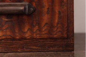 アンティーク家具　和製アンティーク　個性的な木目が目を引くタモ材製小引き出し(小物収納)