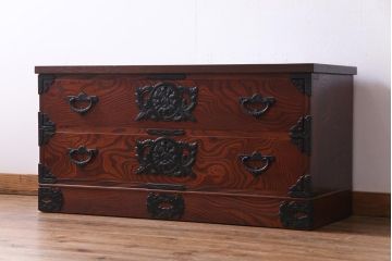 中古　岩谷堂箪笥　天板リメイク・栗無垢材　思わず目がいくダイナミックな杢目の衣装箪笥(ローボード、チェスト)