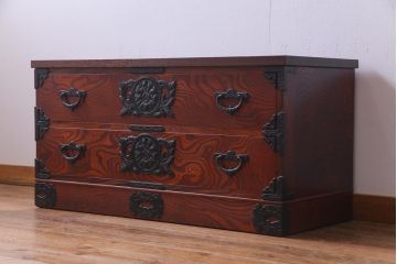 中古　岩谷堂箪笥　天板リメイク・栗無垢材　思わず目がいくダイナミックな杢目の衣装箪笥(ローボード、チェスト)